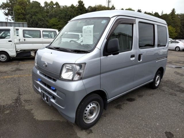 11778 Daihatsu Hijet van S321V 2017 г. (LUM Tokyo Nyusatsu)